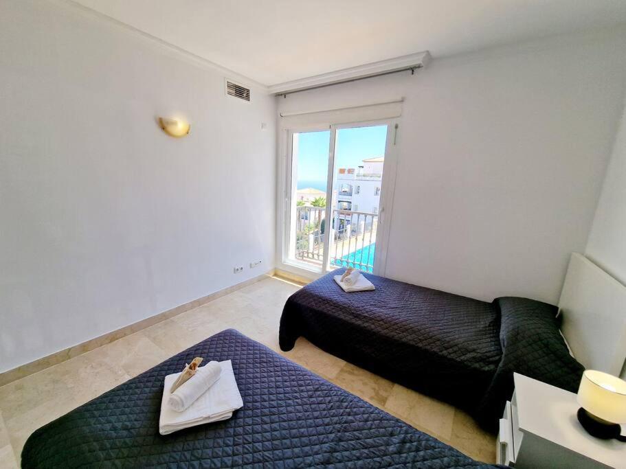 Las Palmeras Seaviews 미하스 외부 사진