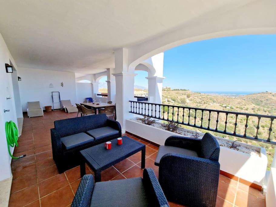 Las Palmeras Seaviews 미하스 외부 사진