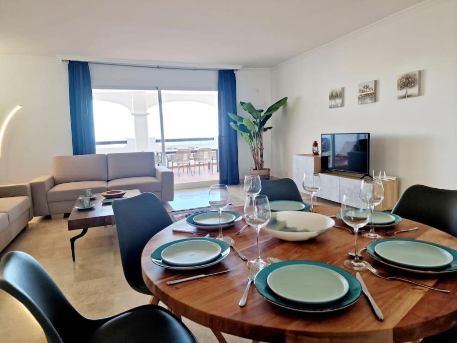 Las Palmeras Seaviews 미하스 외부 사진