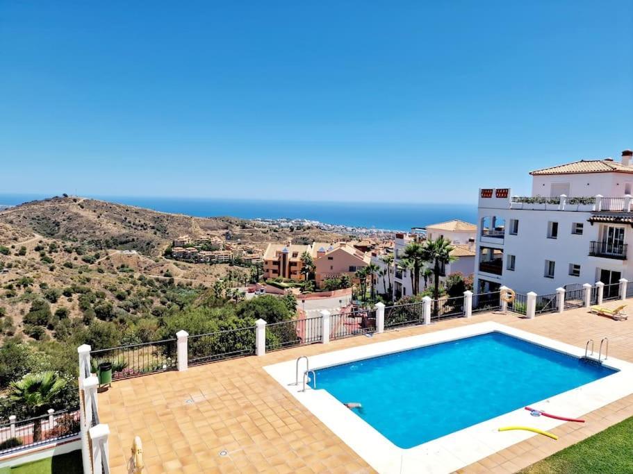 Las Palmeras Seaviews 미하스 외부 사진