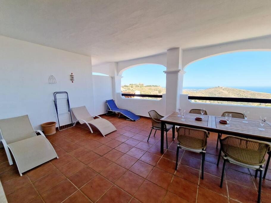 Las Palmeras Seaviews 미하스 외부 사진
