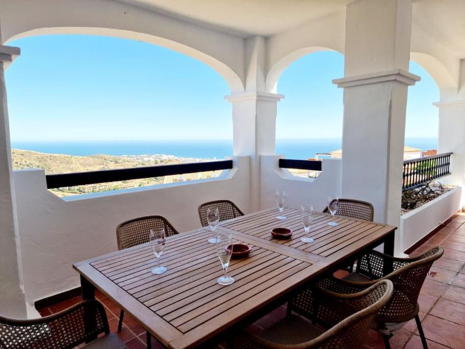 Las Palmeras Seaviews 미하스 외부 사진