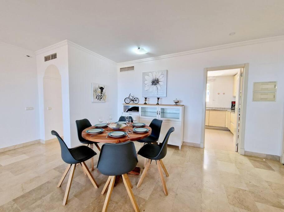 Las Palmeras Seaviews 미하스 외부 사진