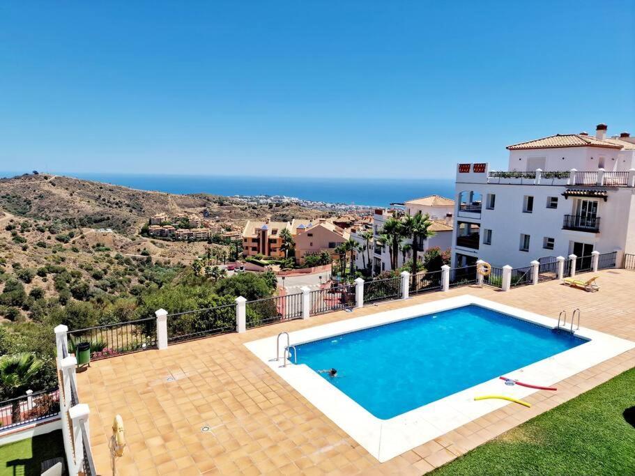 Las Palmeras Seaviews 미하스 외부 사진
