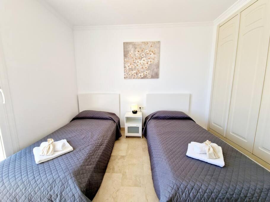 Las Palmeras Seaviews 미하스 외부 사진