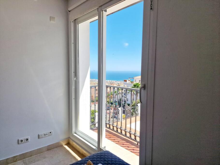 Las Palmeras Seaviews 미하스 외부 사진