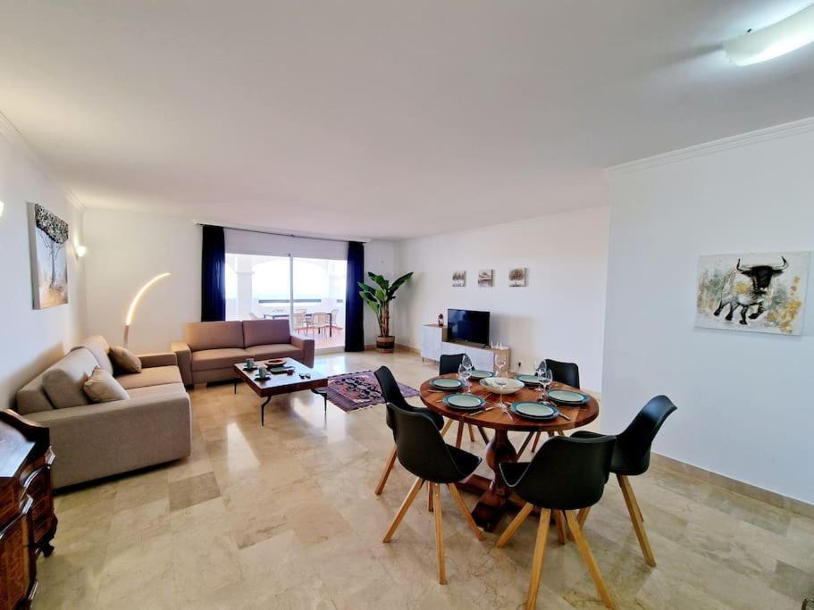 Las Palmeras Seaviews 미하스 외부 사진