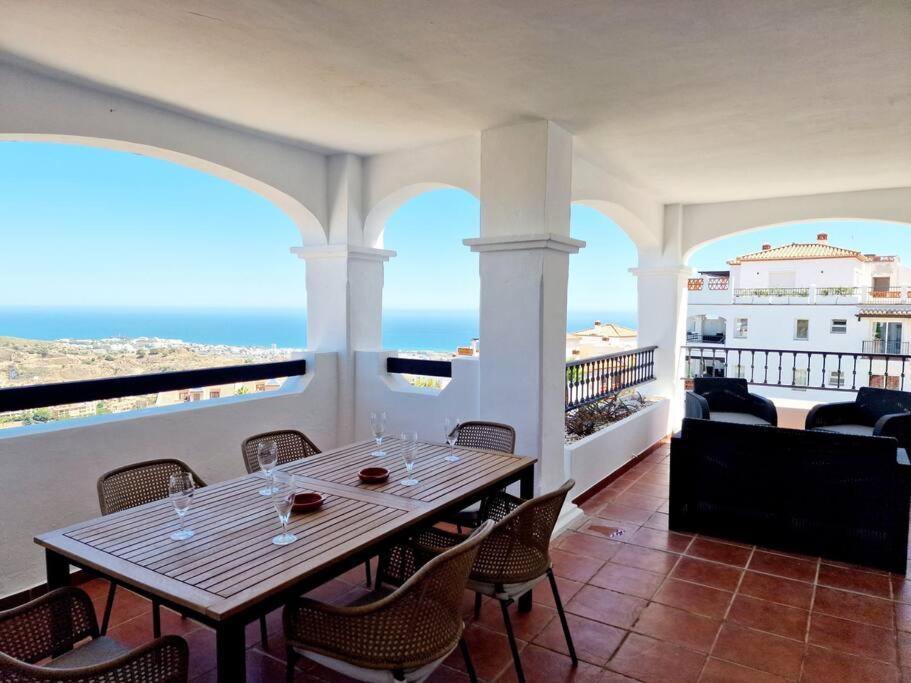 Las Palmeras Seaviews 미하스 외부 사진