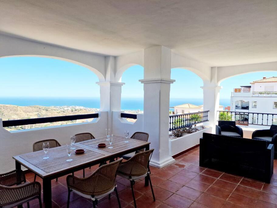 Las Palmeras Seaviews 미하스 외부 사진