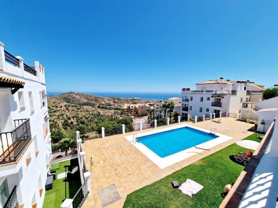Las Palmeras Seaviews 미하스 외부 사진