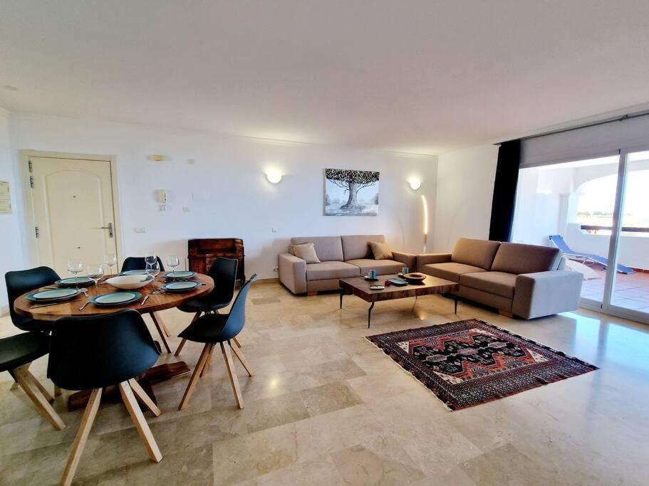 Las Palmeras Seaviews 미하스 외부 사진